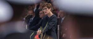 Premiere für die neue Verteidigungsministerin Kramp-Karrenbauer: Beim Rekrutengelöbnis hielt sie ihre erste Rede