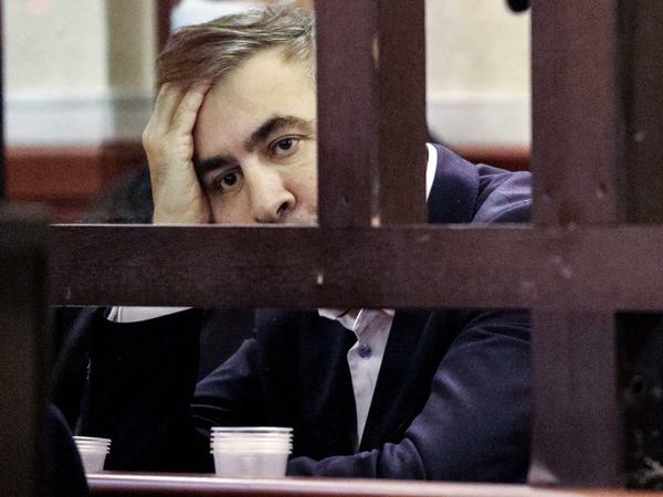 Der georgische Ex-Präsident Mikhail Saakashwili vor Gericht - rechtsstaatliche Standards wurden im Umgang mit ihm nicht immer eingehalten. 