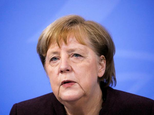Mit Blick auf die aggressiven neuartigen Virus-Mutanten nannte Merkel die Zeitspanne bis Mitte März "existenziell". Es könne keine weiteren Lockerungen geben, bevor ein Inzidenzwert von unter 35 erreicht sei.