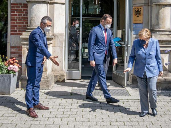 Kanzlerin Angela Merkel und Gesundheitsminister Jens Spahn besuchen im Juli RKI-Präsident Lothar Wieler. 
