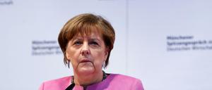 Bundeskanzlerin Angela Merkel (CDU) spricht nach dem Münchner Spitzengespräch der Deutschen Wirtschaft mit den Medien. 
