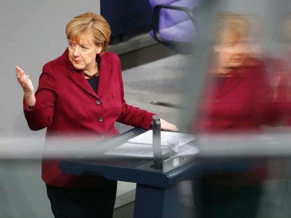 Bundeskanzlerin Angela Merkel bei ihrer Regierungserklärung im Bundestag.
