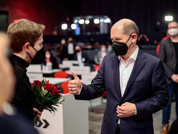 Kanzler Olaf Scholz und der neu gewählte SPD-Generalsekretär Kevin Kühnert