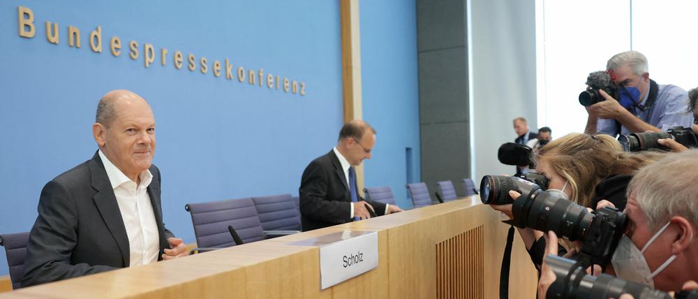 Bundeskanzler Olaf Scholz nimmt an einer Sommer-Pressekonferenz in Berlin, Deutschland, 11. August 2022, teil.