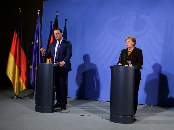Bundesgesundheitsminister Jens Spahn und Bundeskanzlerin Angela Merkel erklärten den Astrazeneca-Stopp am Dienstag.