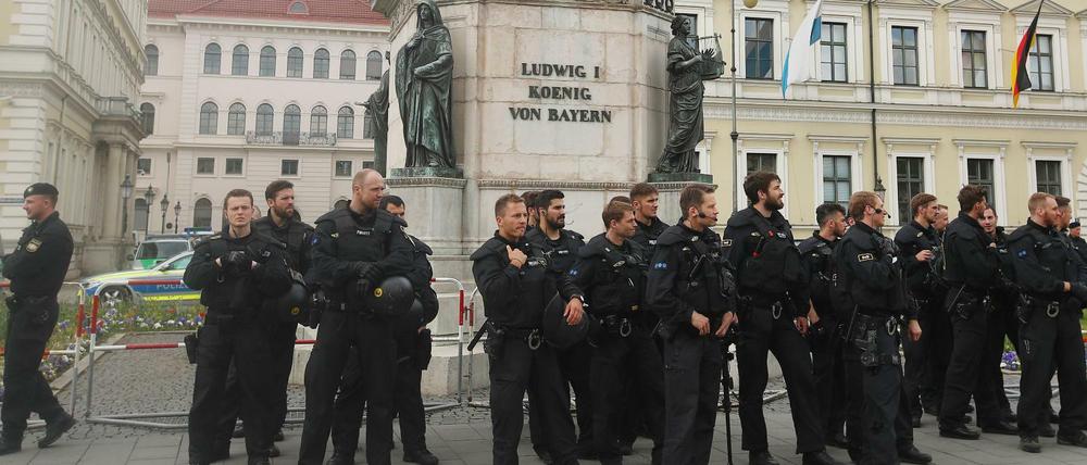 Bayerns Polizisten erhalten mit dem Polizeiaufgabengesetz neue Befugnisse. 