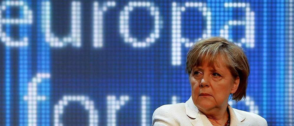 Bundeskanzlerin Angela Merkel weist den Vorwurf zurück, Griechenland und Spanien würden auf einen einseitigen Sparkurs gezwungen.