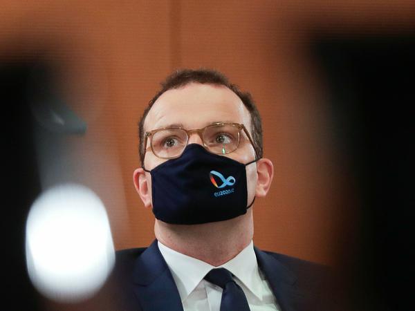 Auch das Maskentragen konnte ihn vor der Infektion nicht schützen: Gesundheitsminister Jens Spahn (CDU).