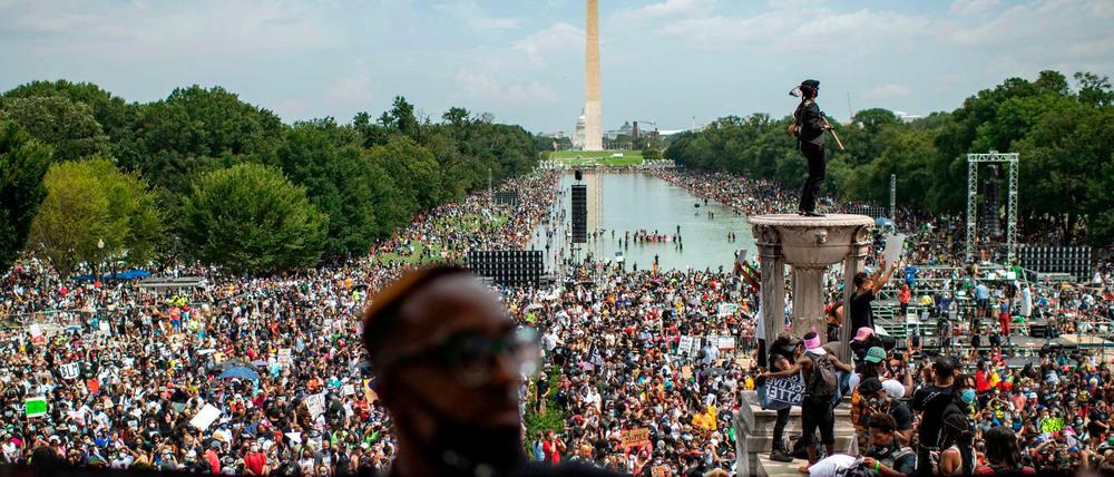 Tausende demonstrieren am Freitag in Washington gegen Rassismus und Polizeigewalt. 