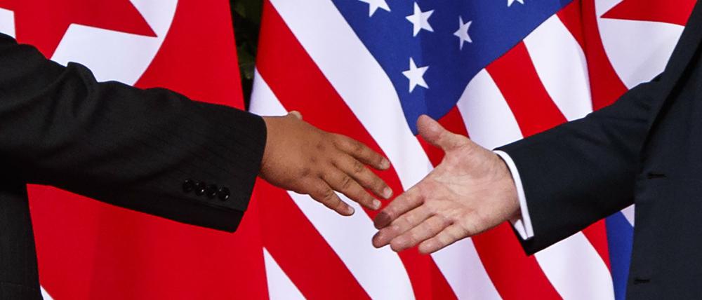 Historischer Handschlag: US-Präsident Trump (rechts) und Nordkoreas Machthaber Kim Jong Un in Singapur