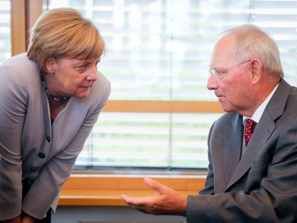 Bundeskanzlerin Angela Merkel und Wolfgang Schäuble sind seit Jahrzehnten - nicht immer konfliktfreie - Wegbegleiter. 