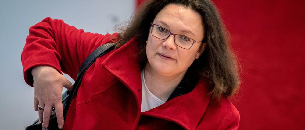 Hat ihr Päckchen zu tragen: Andrea Nahles, Partei- und Fraktionschefin der SPD, telefonierte am Sonntag mit der neuen CDU-Chefin Annegret Kramp-Karrenbauer.