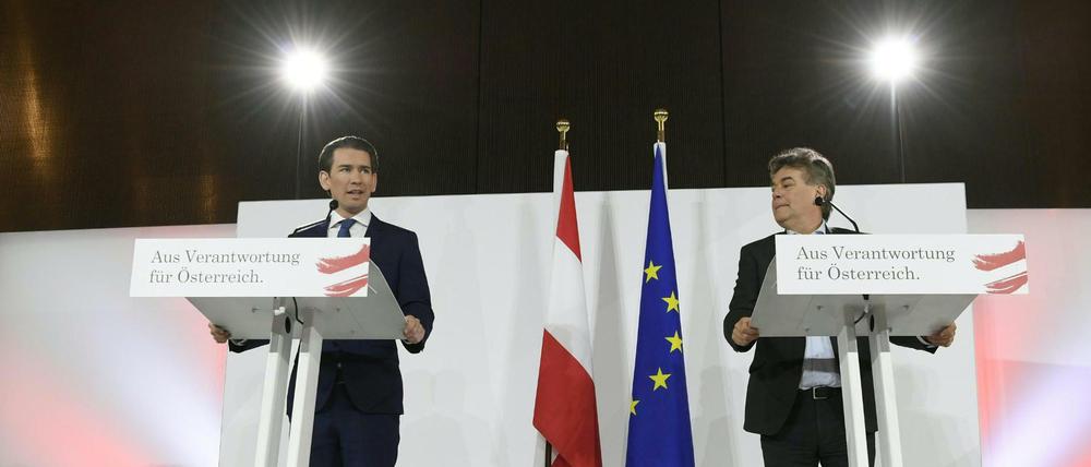 Sebastian Kurz (l), Vorsitzender der Österreichischen Volkspartei (ÖVP), und Werner Kogler, Vorsitzender der Grünen in Österreich.