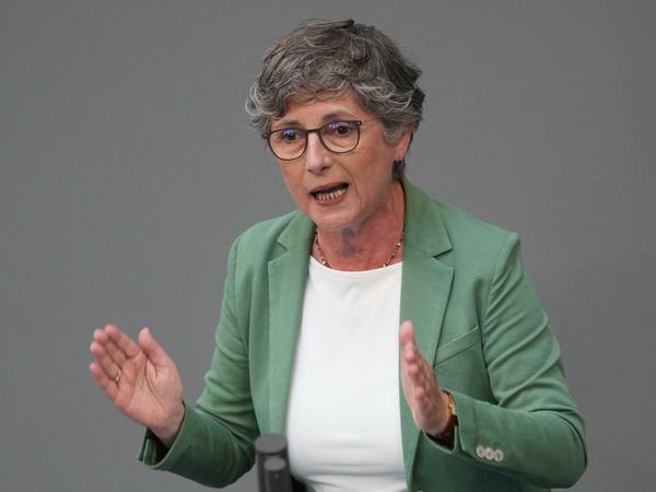 Britta Haßelmann, erste parlamentarische Geschäftsführerin der Bundestagsfraktion von Bündnis 90/Die Grünen spricht im Plenum im Deutschen Bundestag. 
