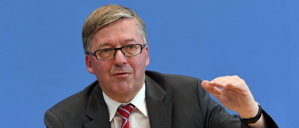 Der Wehrbeauftragte des Bundestages, Hans-Peter Bartels (SPD), will kein Zurück zur Wehrpflicht - unter den gegebenen sicherheitspolitischen Umständen.
