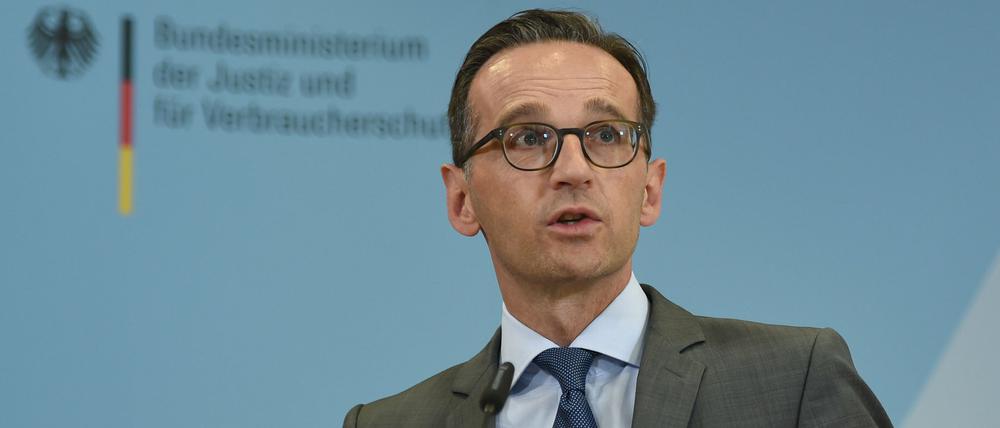 Bundesjustizminister Heiko Maas (SPD) sieht die Ermittlungen gegen die Betreiber von netzpolitik.org skeptisch.