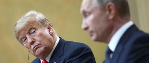 Skeptischer Blick zum Herrn des Kreml: Donald Trump und Wladimir Putin im Juli in Helsinki.