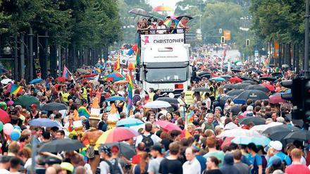 Unterm Volk. Die Teilnahme der Protestanten an der Christopher-Street-Day-Parade war kirchenintern umstritten.