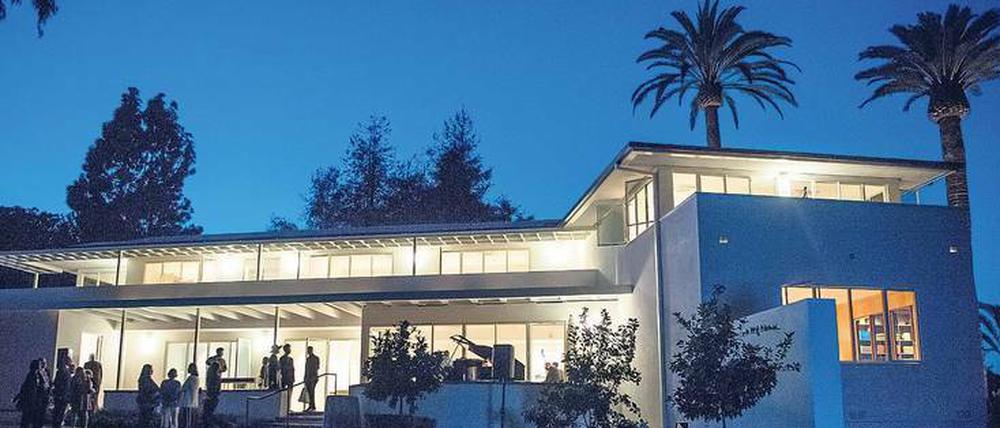 Der Wohnsitz der Familie Mann in Pacific Palisades wurde schnell zum Treffpunkt anderer Exilanten wie Theodor Adorno, Albert Einstein und Bertolt Brecht. 