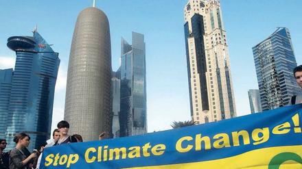 Umkämpfte Ziele. Umweltschützer protestieren am Rande der Konferenz im arabischen Doha. 