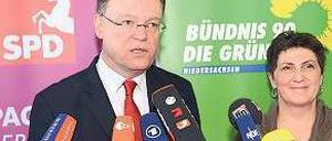 Politische Partner: Der designierte Ministerpräsident Stephan Weil (SPD) und Grünen-Spitzenkandidatin Anja Piel. Foto: dpa