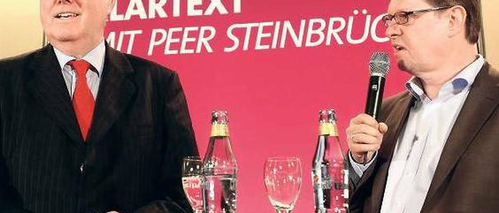Vernunftpartner. SPD-Kanzlerkandidat Peer Steinbrück und der Parteilinke Ralf Stegner haben sich zusammengerauft. Foto: Bodo Marks/dpa