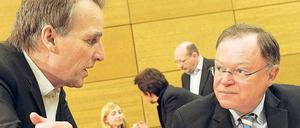 Führungsduo. Niedersachsens Ministerpräsident Stephan Weil (SPD, rechts) und Umweltminister Stefan Wenzel (Grüne) im Hannoveraner Landtag.