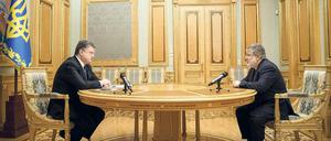 Das war’s. Präsident Petro Poroschenko (links) hat sich von dem Milliardär Igor Kolomoiski verabschiedet, der mit seinem Geld den Kampf gegen Separatisten finanzierte.