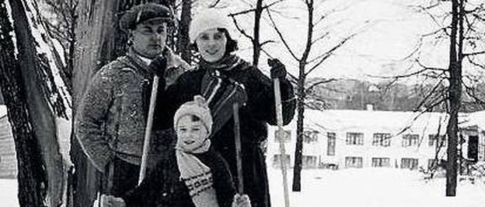 Ein Bild der Familie Hadrossek aus den anfangs glücklichen Tagen. Später wurde der Vater als deutscher Spion erschossen, die Mutter war jahrelang in einem Gulag inhaftiert. 