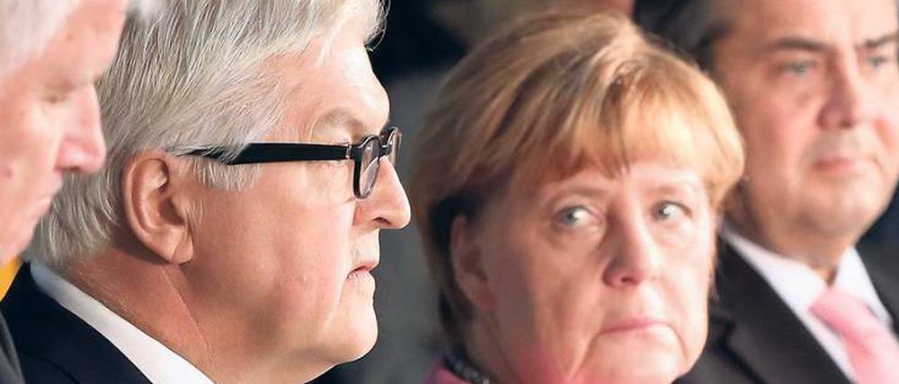 Drei für einen: CSU-Chef Horst Seehofer, Kandidat Frank-Walter Steinmeier, CDU-Chefin Angela Merkel und SPD-Chef Sigmar Gabriel (von links). 