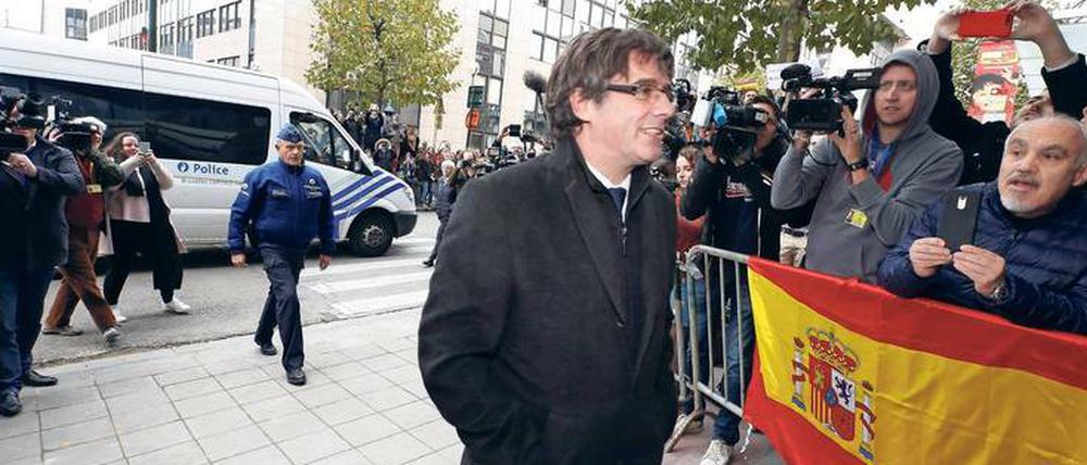 Carles Puigdemont will in Brüssel „abwarten und sehen, was passiert“.