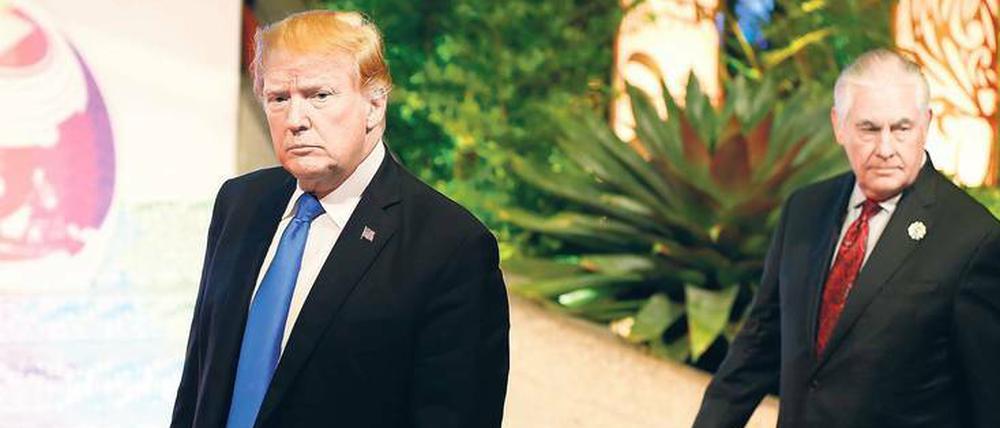 Der amerikanische Außenminister Rex Tillerson und Präsident Donald Trump mochten sich nie und haben zu fast allen Themen entgegengesetzte Ansichten. 