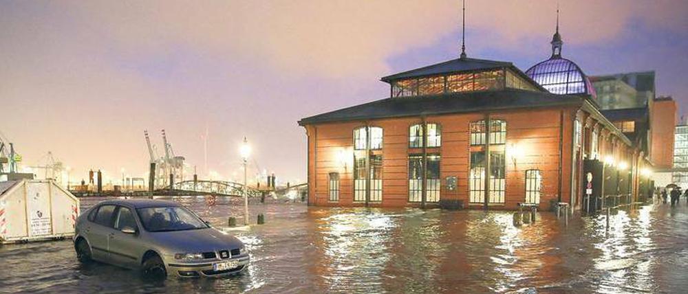 In Hamburg drückte zuletzt Sturmtief „Elon“ das Wasser der Nordsee in die Stadt.