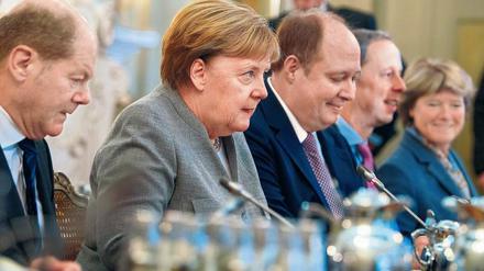 Arbeitsgipfel. Bundeskanzlerin Angela Merkel am Montag beim Arbeitsessen mit den Mitgliedern ihres Kabinetts bei der Digitalklausur in Meseberg. 