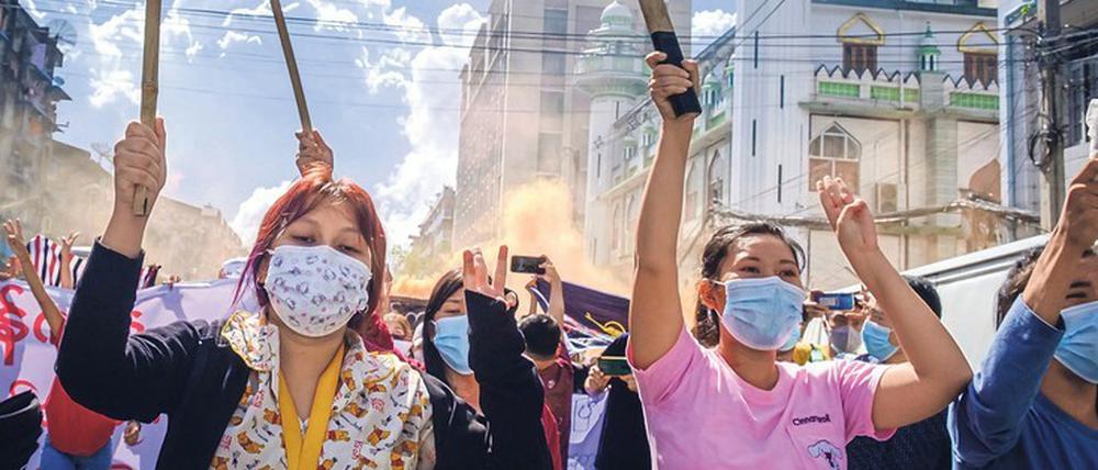 Protest gegen Myanmars Militärjunta in Yangon (Archivbild vom 14. Juli 2021)
