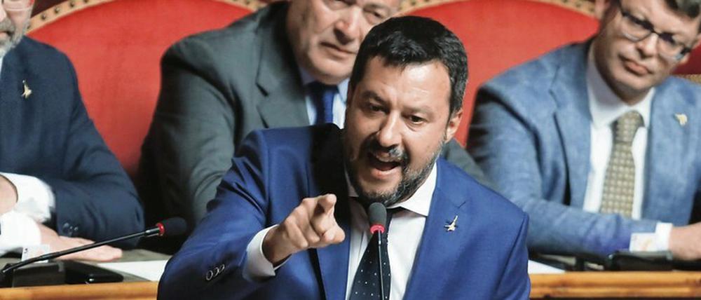 Putin-Bewunderer Salvini im Parlament. Beweise, dass er vom Kreml für Draghis Sturz eingekauft wurde, gibt es aber nicht. Foto: imago