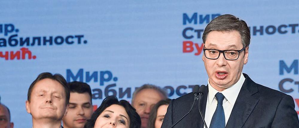 Serbiens Präsident Aleksandar Vucic pflegt ein enges Verhältnis zu Wladimir Putin, verurteilt aber Moskaus Angriffskrieg.