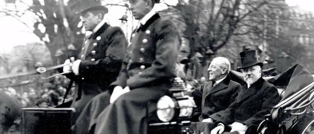 Weltschiedsrichter. Der amerikanische Präsident Woodrow Wilson 1918 zu Besuch bei Präsident Raymond Poincaré in Paris. 