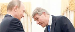 Mit großem Respekt: Der neue Chef des Ost-Ausschusses der deutschen Wirtschaft, Wolfgang Büchele (rechts), wird von Putin im Kreml empfangen. 