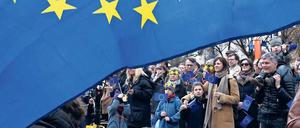Schneeballeffekt. Die Bewegung Pulse of Europe begann in Frankfurt am Main. Jetzt ist sie europaweit auf den Straßen. 