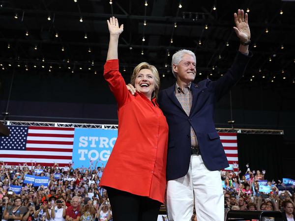 Bill und Hillary - hier im Juli - wurden zu einem „Power Couple“, erst in Arkansas, dann in Washington.