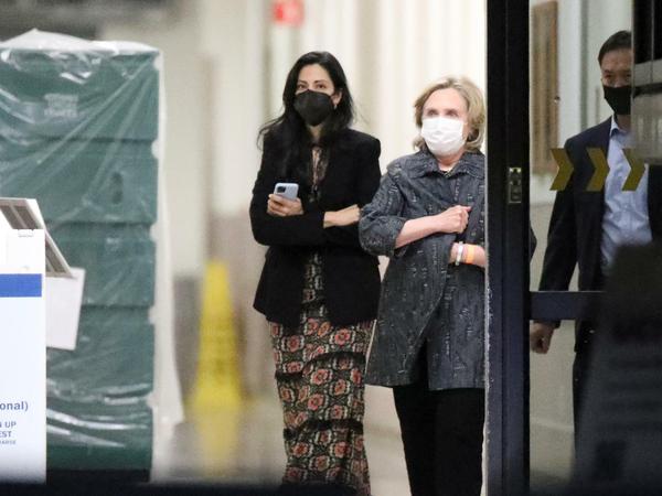 Hillary Clinton hat ihren Ehemann bereits in der Klinik besucht.