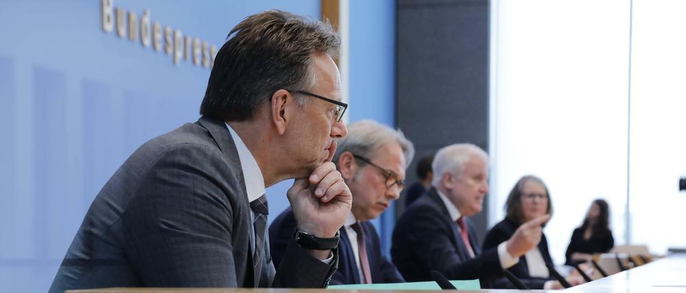 Pressekonferenz zur Vorstellung der Fallzahlen für die Politisch Motivierte Kriminalität am Mittwoch in Berlin. 