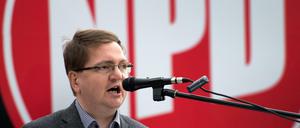 Der Bundesgeschäftsführer der rechtsextremen NPD, Holger Szymanski, ist mit sofortiger Wirkung von seinen Ämtern zurückgetreten. 