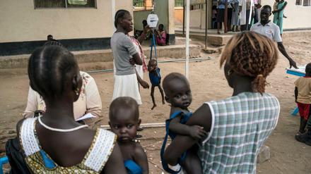 Im Südsudan kämpfen die Menschen nicht nur um politische Stabilität, sondern auch gegen den Hunger. Mehr als die Hälfte der Bevölkerung ist auf Hilfe angewiesen.