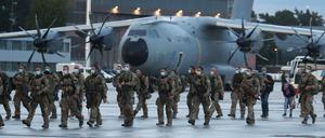 Soldatinnen und Soldaten kommen nach der Evakuierungsoperation in Kabul in Deutschland an.