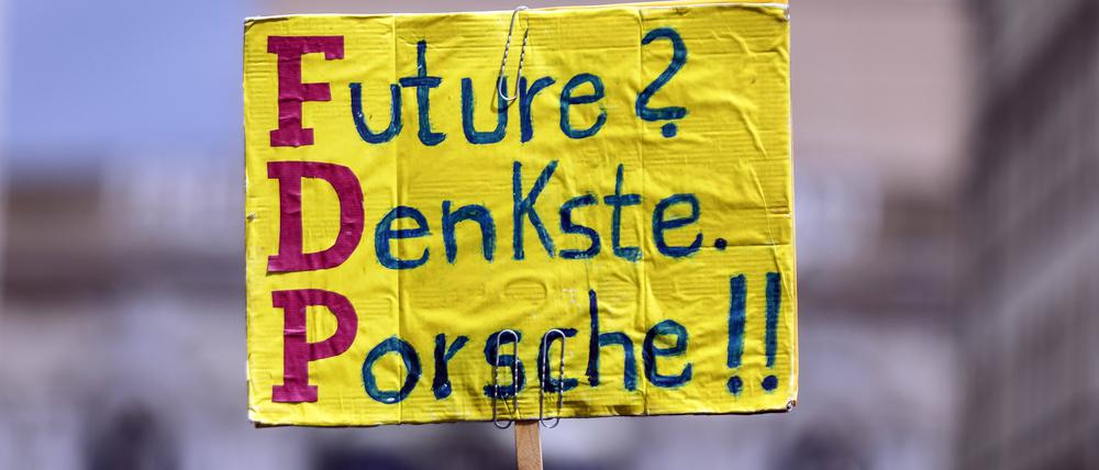 Demonstration von Fridays for Future protestieren vor der FDP-Geschäftsstelle gegen die Klimaschutzpolitik der Ampel-Koalition (Symbolbild).