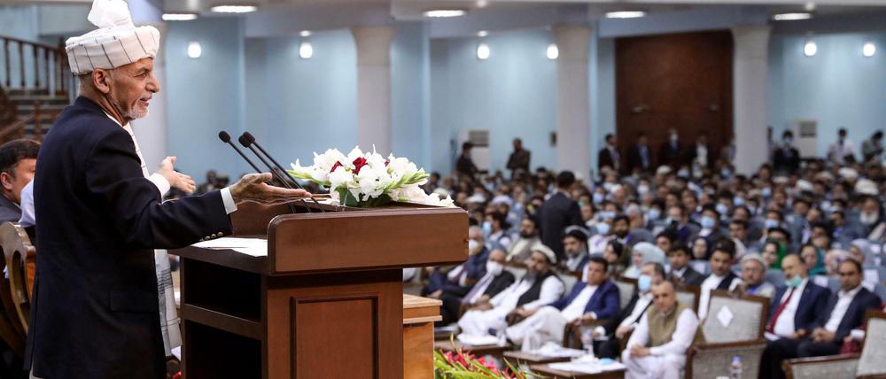 Afghanistans Präsident Aschraf Ghani spricht zur Loja Dschirga.