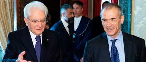 Italiens Staatspräsident Sergio Mattarella hat den Ökonomen Carlo Cottarelli mit der Bildung einer Übergangsregierung beauftragt