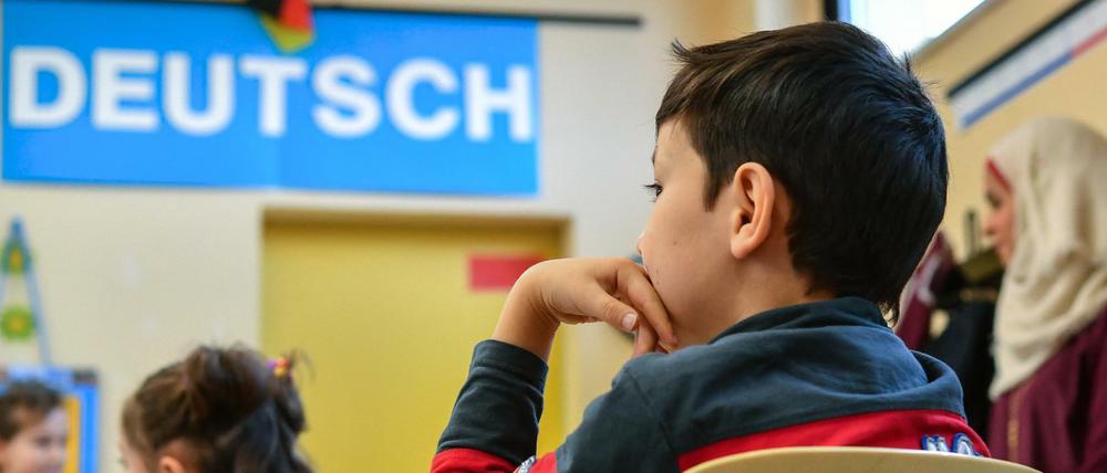 Flüchtlingskinder lernen in einer Klasse der Astrid-Lindgren-Grundschule in Frankfurt (Oder) 